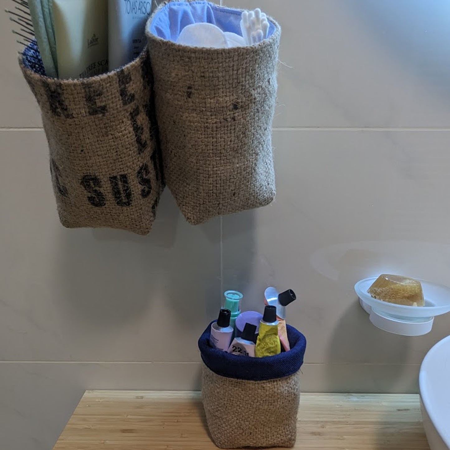 Jutový závěsný košík na drobnosti Coffee Lovers - tmavě modrý